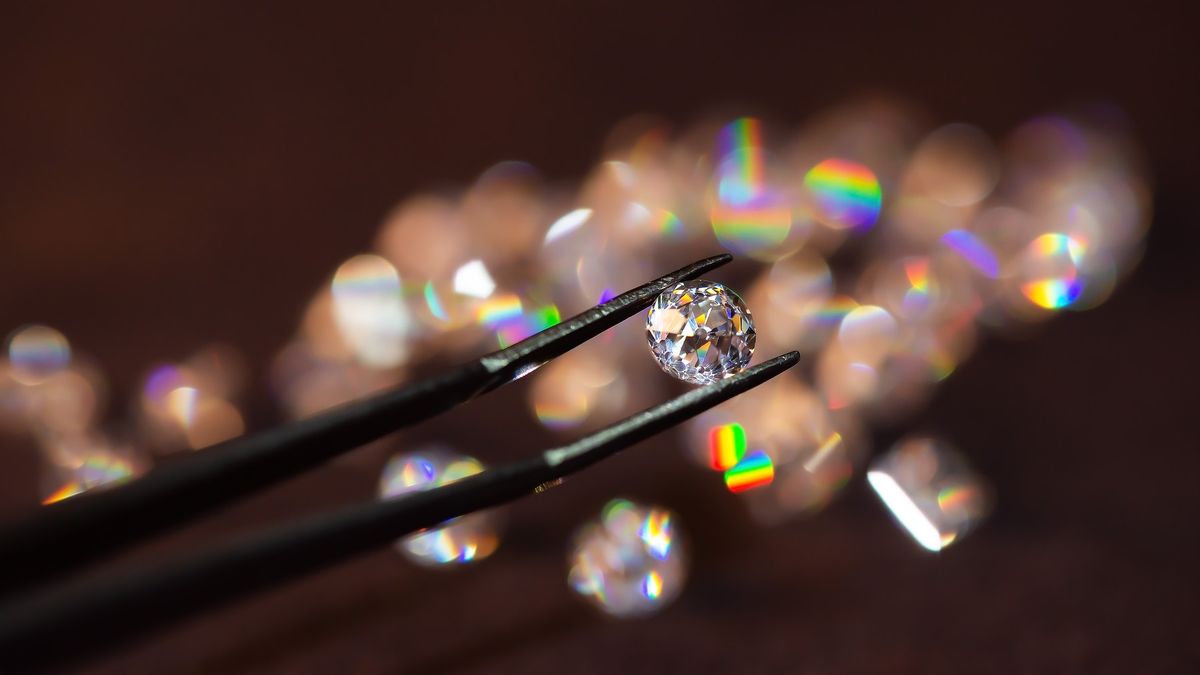 Podvodnice v Londýně vyměnila diamanty v hodnotě 125 milionů za kamínky